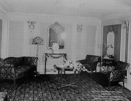 Riviera Theatre - Riviera Ladies Lounge From John Lauter (newer photo)